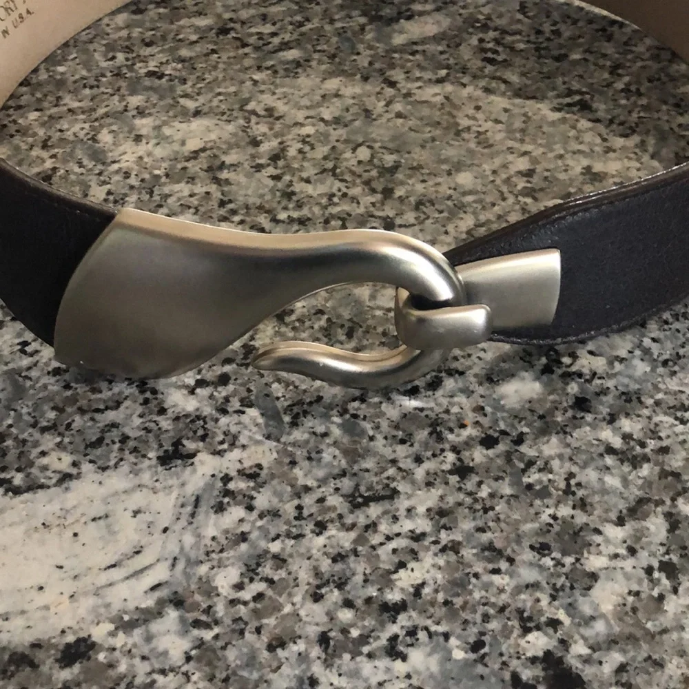NewThe Territory Ahead WIE SILVER HOOK BUCKLE Brown LEATHER Adjustable BELT